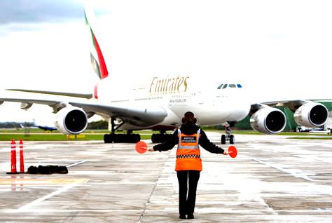 shutdown emirates flights mid engine suffer air airline